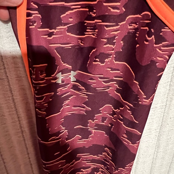 Under Armour Burgundy Heat Gear 7/8 Athletic Leggings - Picture 2 of 5